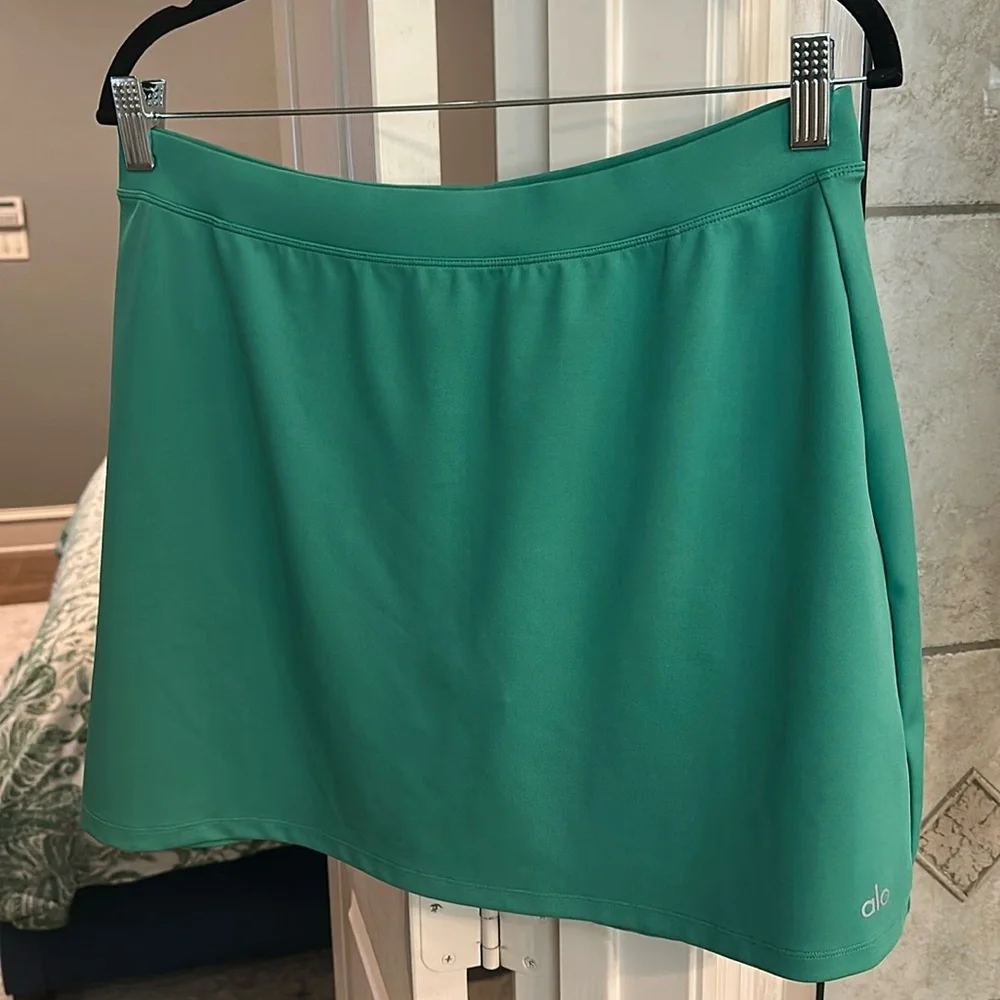 ALO Yoga Green Skirt- like new!